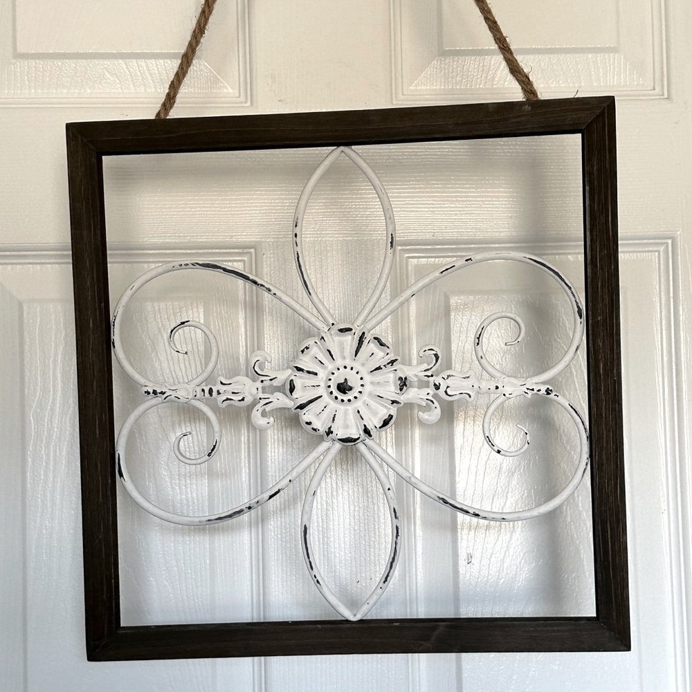 Chic Rustic White Metal Wall Decor for a Timeless Home Ambiance Wall Art